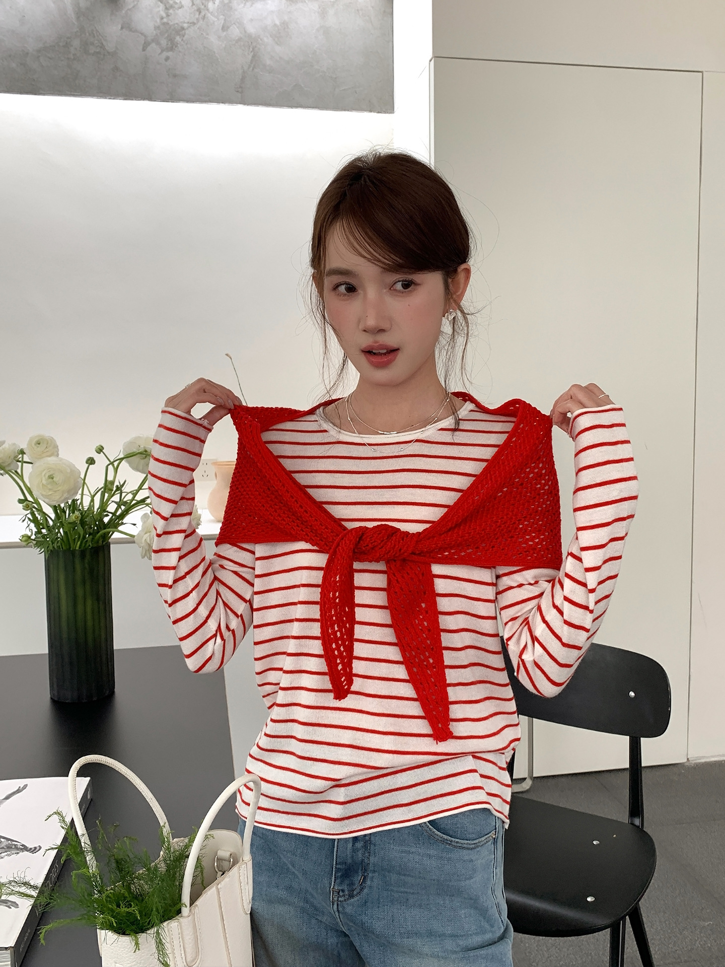 26ye044 red shawl