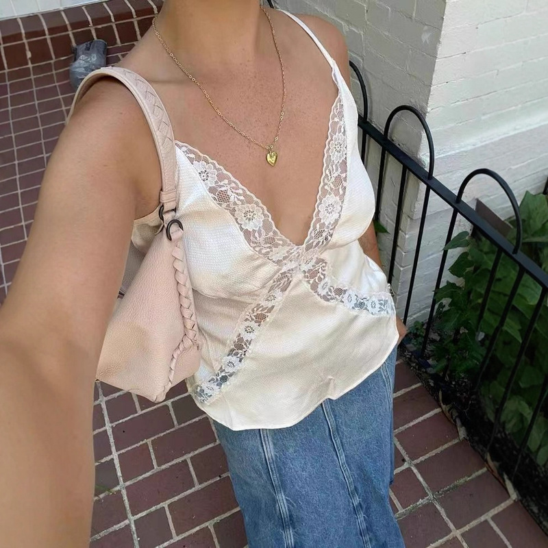 2025 Summer Slim Fit Sleeveless Top for Women, Short V-Neck Lace Camisole for Inner or Outer Wear 2025 Summer Slim Fit Sleeveless Top for Women, Short V-Neck Lace Camisole for Inner or Outer Wear