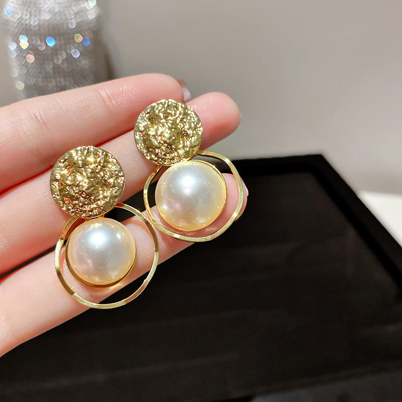 Fashionable elegant geometric retro earrings from pearl