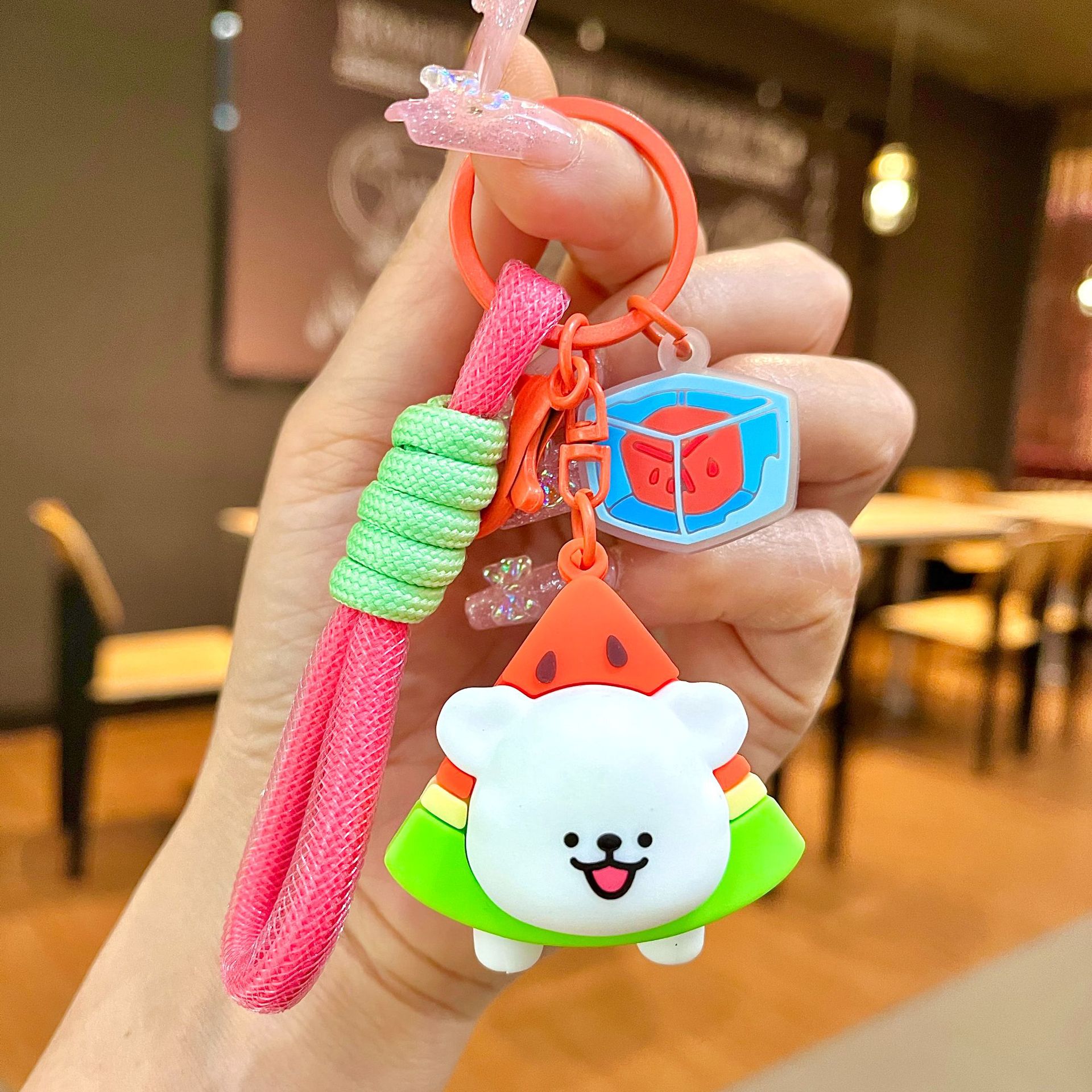 Línea de fábrica de llaveros perros en línea al por mayor postre popular cabeza cubierta de llaves de automóvil muñeca pequeña decoración de regalo