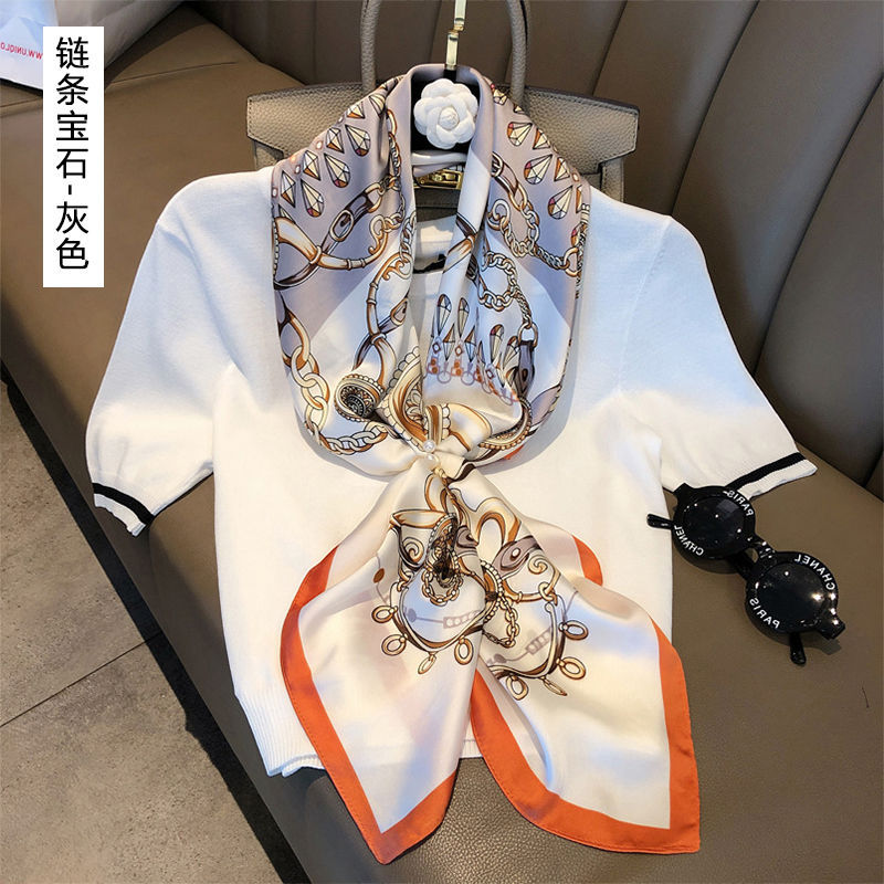 체인 보석 회색