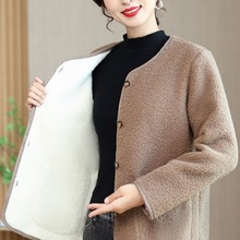 妈妈装羊羔绒外套女冬新款中年女装加厚颗粒绒棉服老年人轻薄棉衣