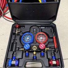 汽车空调r134 410 22四通路冷媒表组四轮双表阀冷媒加注器