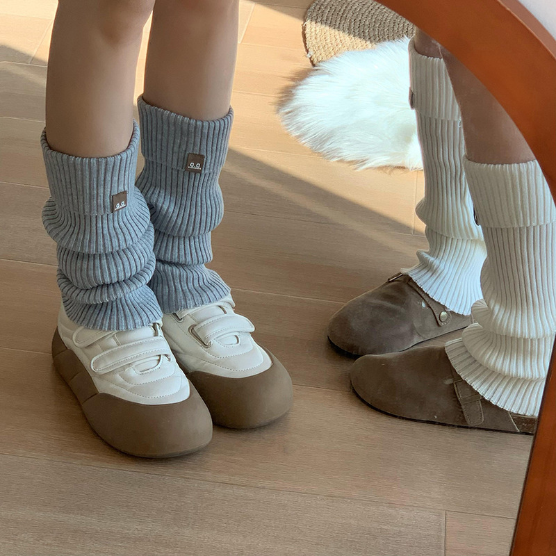 Piles de calcetines de viento de color sólido de otoño y invierno versátil engrosado anillo de calcetines engrosadas calcetines calientes no caen al por mayor