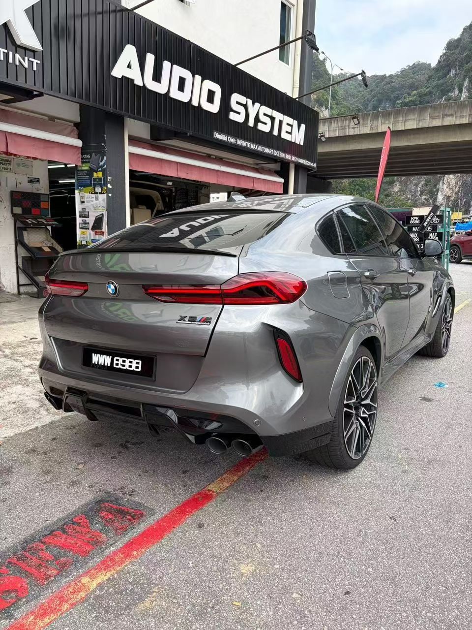 Suitable for Bmw X6 E71 Upgrade to New X6M Old-To-New Body Kit, Front and Rear Bumper Assembly, Four Exhaust Tips, Wheel Arches