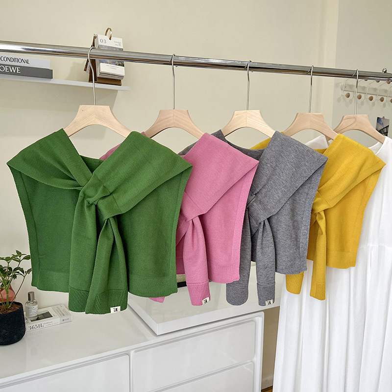 Mantón exterior de mujer 2025 nuevo estilo primavera y otoño a rayas de punto pequeño chal fino de gama alta a juego suéter camisa bufanda