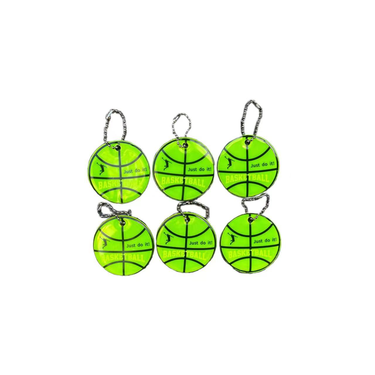 Colgante de baloncesto verde noche mochila reflectante decoración de seguridad llavero de luz nocturna