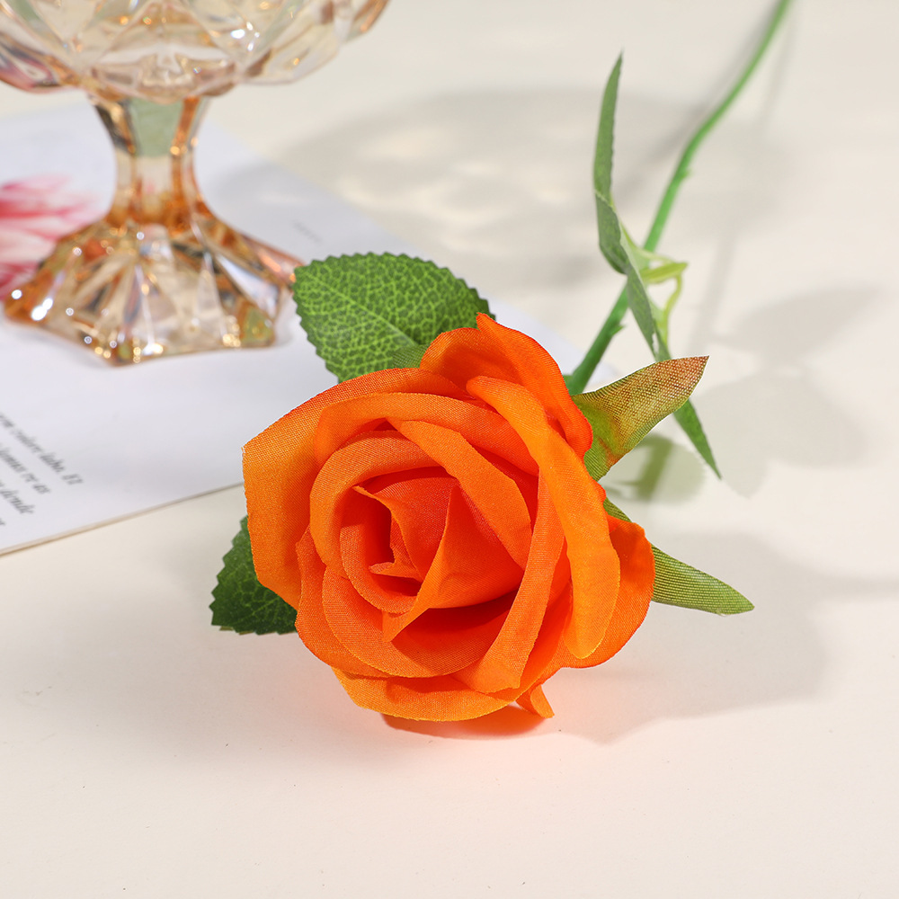 Una sola rama de tela de seda de rosas decora la Sala de estar del hogar con flores falsas, arreglos de rosas de boda DIY herramientas de simulación de flores