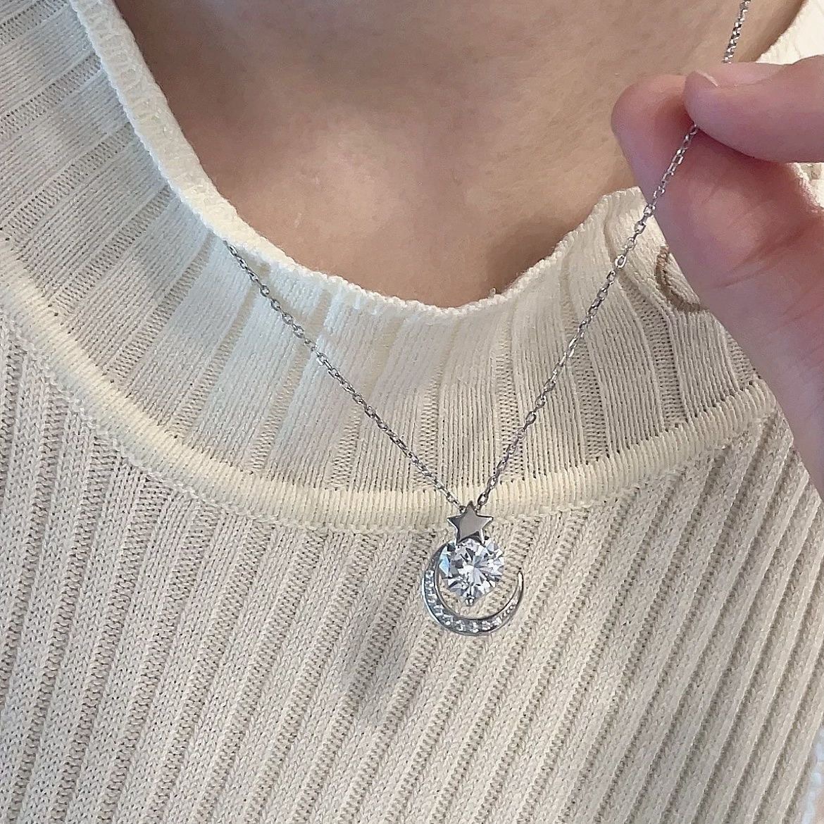 Small design necklace