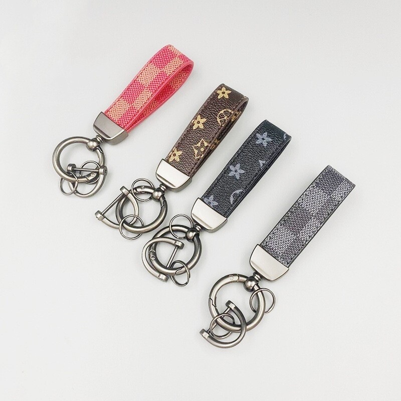 Classic Presbyopia Leather Keychain, Fashionable Key Chain Pendant, Wear-Resistant Leather Car Keychain Manufacturer Wholesale Trendy Brand Buckle Classic Presbyopia Leather Keychain, Fashionable Key Chain Pendant, Wear-Resistant Leather Car Keychain Manufacturer Wholesale Trendy Brand Buckle