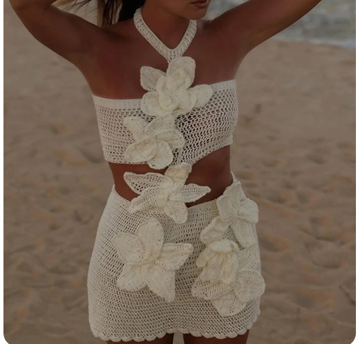 Gestricktes Damen Strandkleid Mit Neckholder Und Blumenmuster_voghion.com