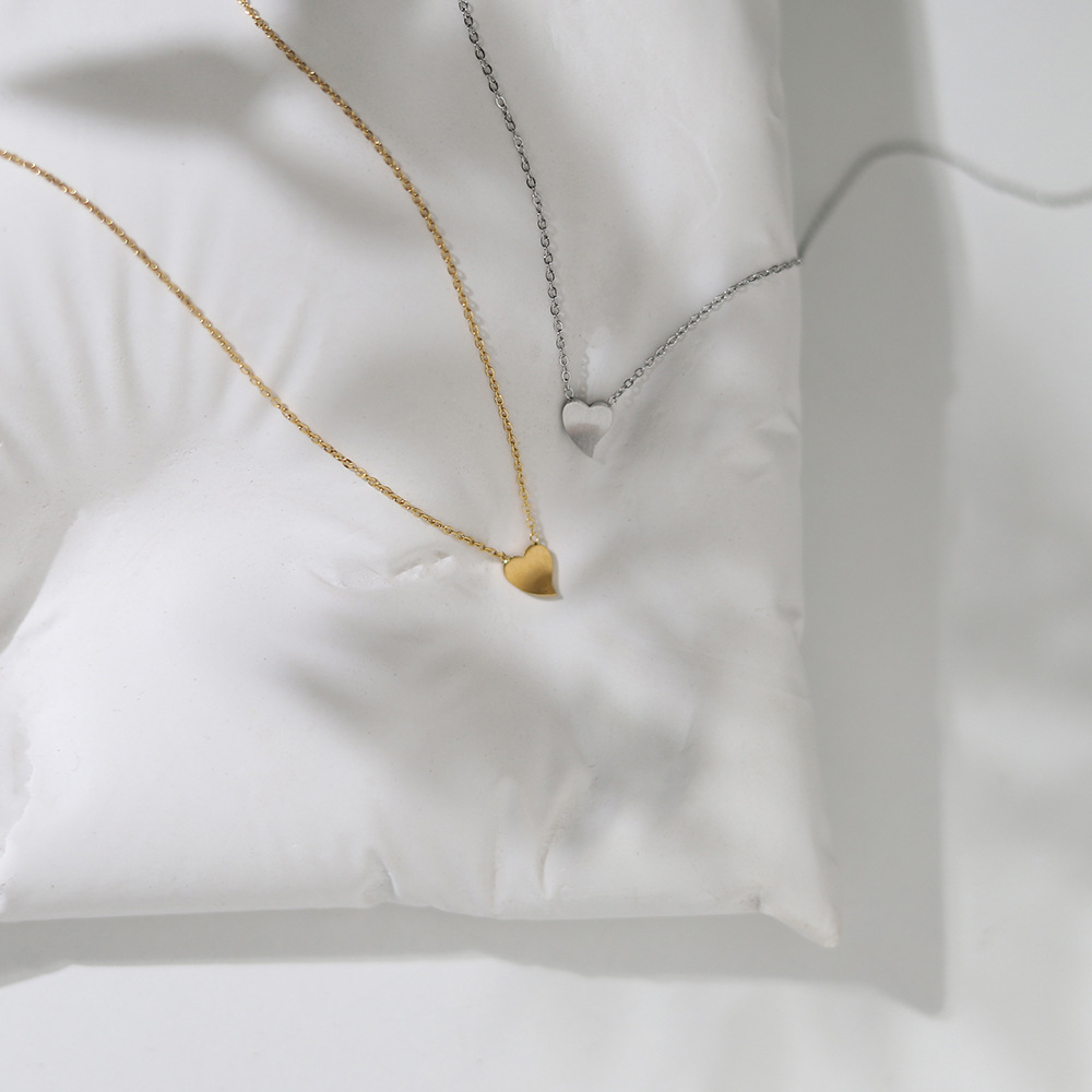 Simple Style Heart Shape Solid Color Titanium Steel Necklace 1 Piece