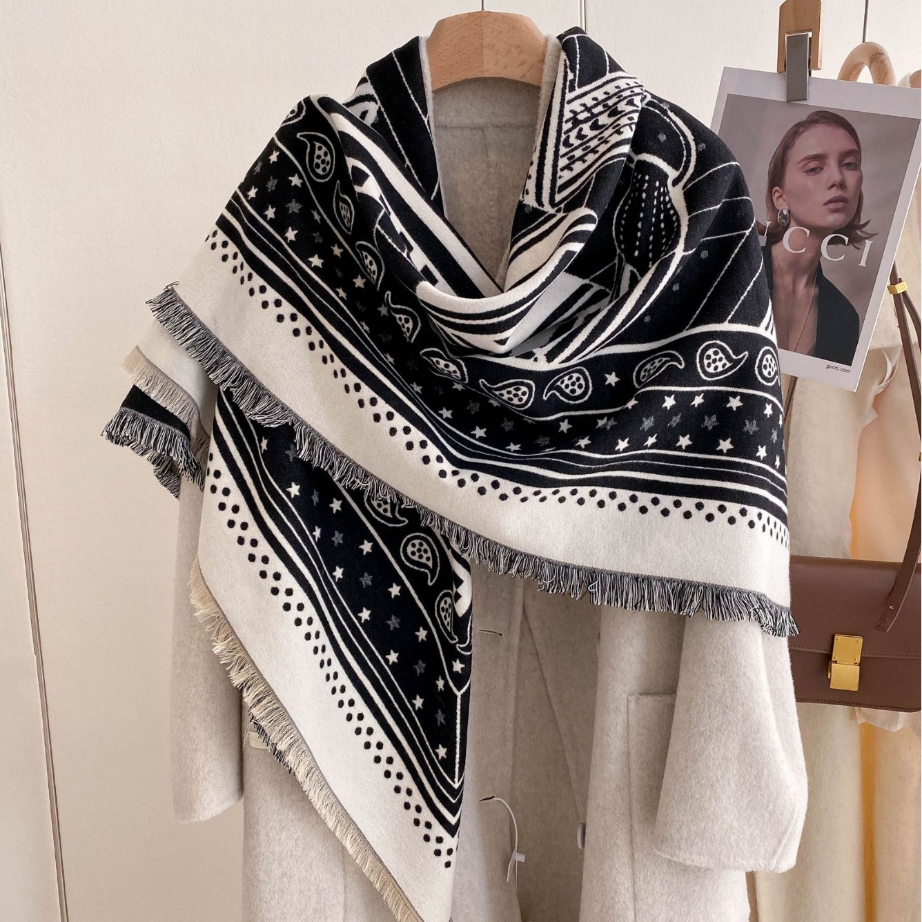 Nueva bufandas de anacaju retro línea de geometría de empalme chal damas 2024 otoño y invierno imitación de cachemira toalla caliente