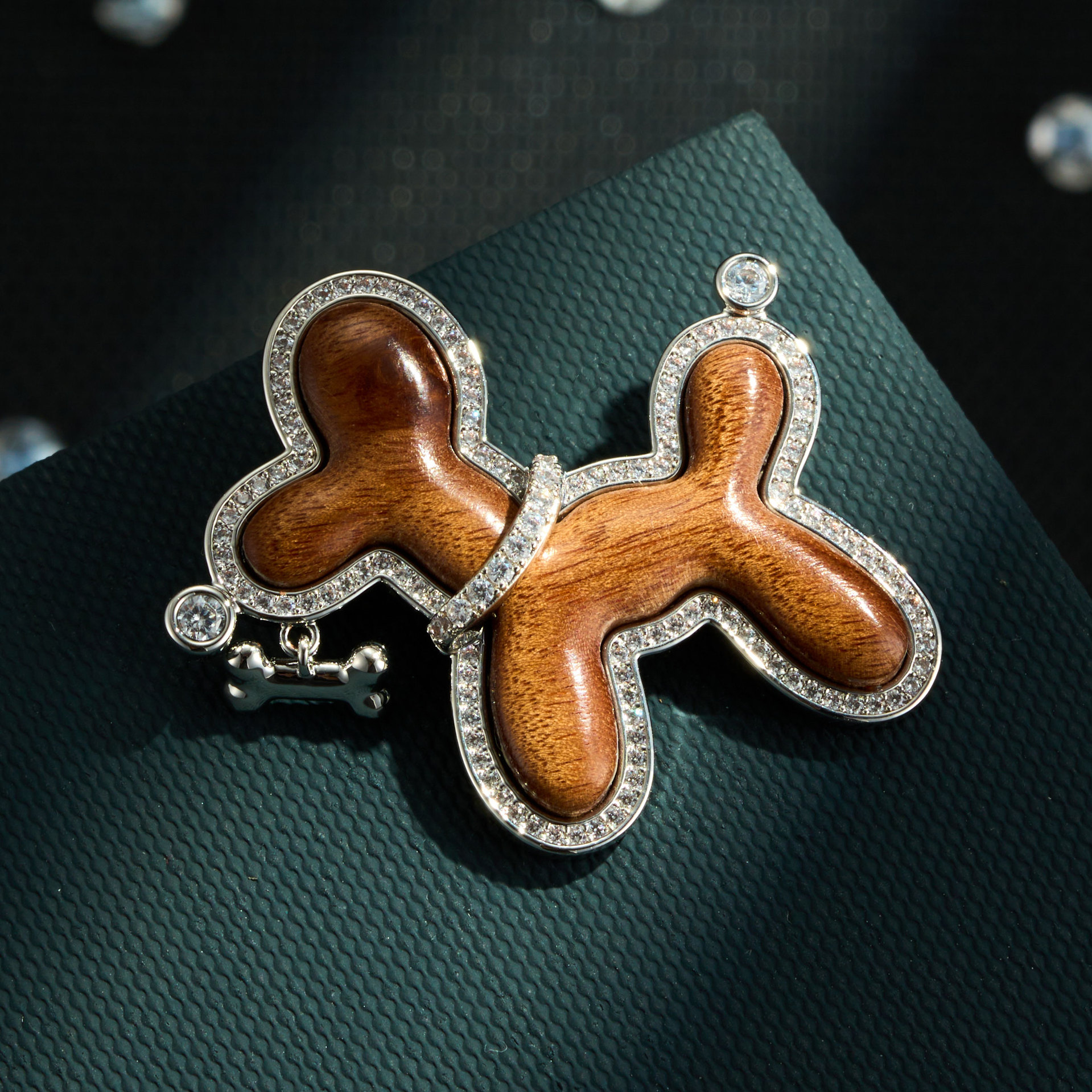 Original Design Cute Wooden Puppy Brooch Fashionable High-End Copper Alloy Inlaid Zircon Pin Popular Women's Clothing