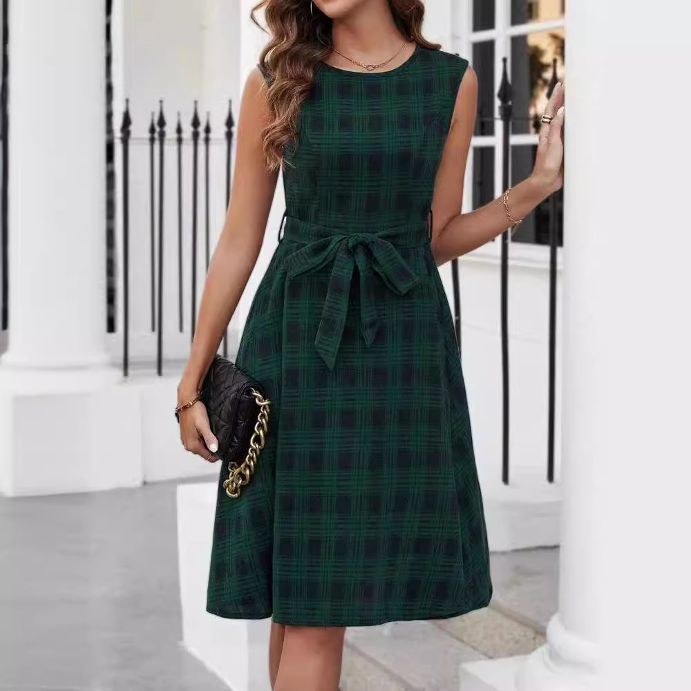 Summer elegant dress with sleeves sleevless with a round collar