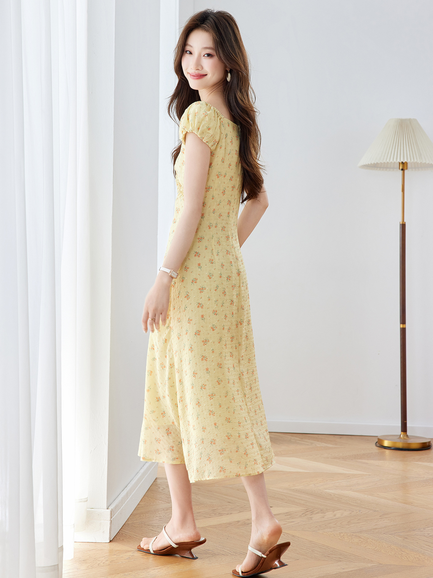 Đầm maxi nữ thắt eo cổ V họa tiết hoa nhí phong cách Pháp — màu vàng, màu đỏ
