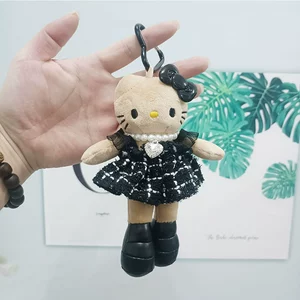 Подвеска-брелок в виде кошки Kitty в чёрном платье