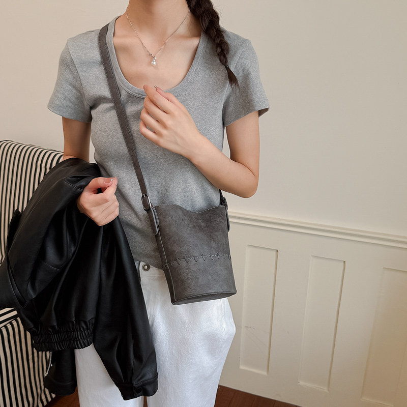 2026 cubo de moda dopamina hombro de verano suave nuevo nicho simple exquisito bolso de mochila coreano mujer
