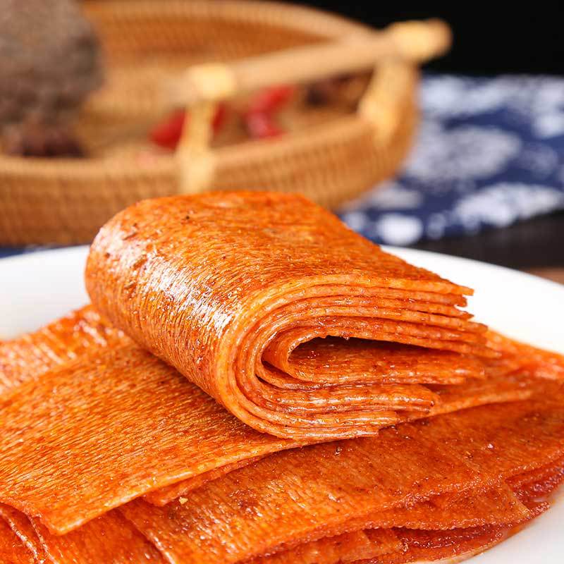 Retracing the 8090s nostalgia, mouth-watering spicy sticks, trendy spicy snacks, spicy and numbing, hand-torn traditional spicy slices, leisure food.