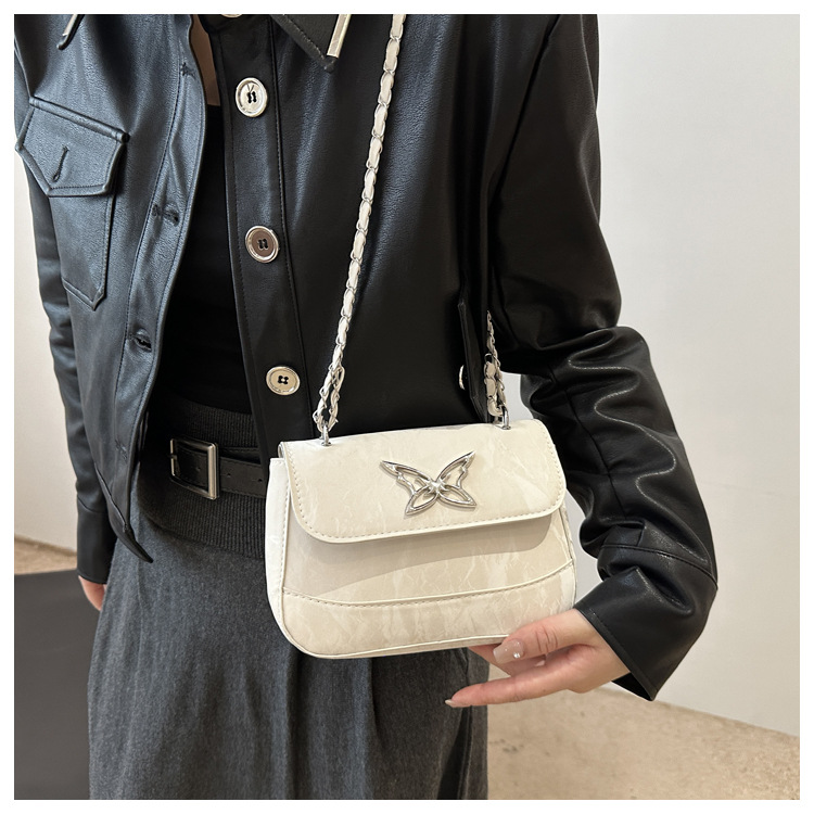 This is a trendy, casual, fashionable and simple crossbody bag for women with a niche design in the autumn of 2024 undefined