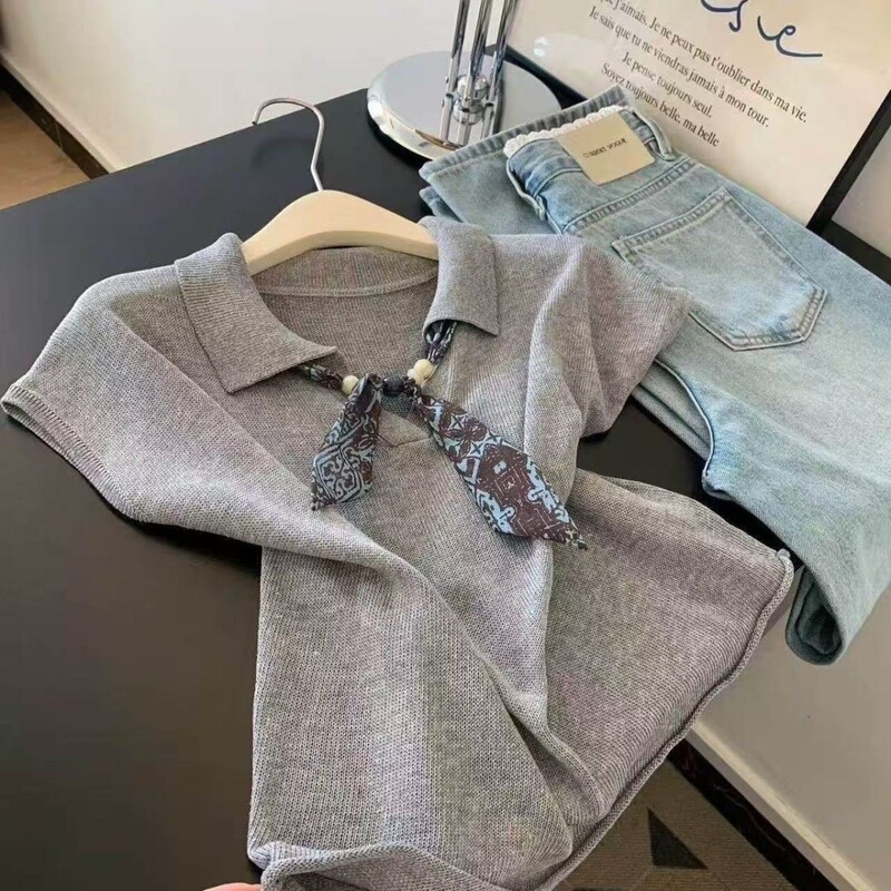 Casual Simple Oatmeal-Colored Polo Collar Knitwear for Women, Summer Loose-Fitting, Fashionable, High-End Tops Casual Simple Oatmeal-Colored Polo Collar Knitwear for Women, Summer Loose-Fitting, Fashionable, High-End Tops