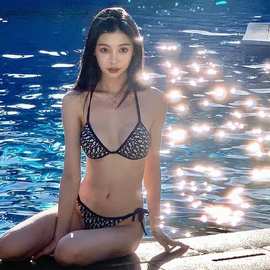 跨境供货比基尼欧美泳衣女性感大胸聚拢三点式分体挂脖吊带泳装