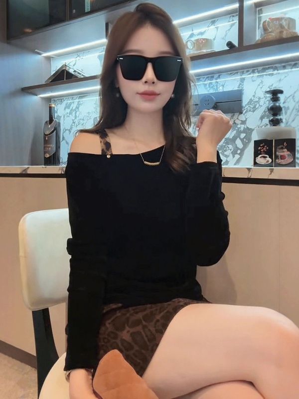 早秋穿搭丝绒豹纹肩带长袖t恤女2025新款爆款巨好看打底斜肩上衣|undefined
