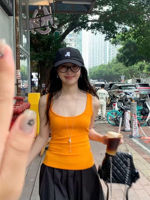 中国のトレンディなブランドオレンジの女性用サマーキャミソール、スリムフィット、ハイエンド、ショート、スリムで多用途のホットガールトップトレンディ|undefined