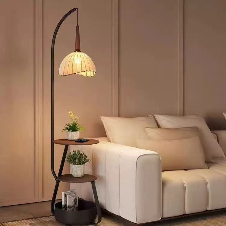 Lámpara de Pie con Mesa Integrada de Hierro y Tela, Altura Ajustable, Luz LED, para el Hogar