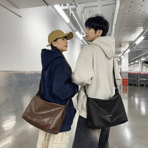 Large Capacity Crossbody Bag for Men, Smart Fashion Streetwear Unisex Shoulder Bag for Casual Commute and Tote Bag for Women
