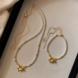 耳环;耳钉;项链