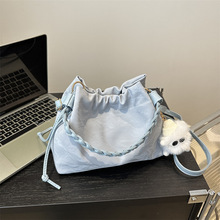 ������ͨ��朗l���ˆμ��2024�¿�r�����ذ�Ů��ˇ�Lб��ˮͰ��