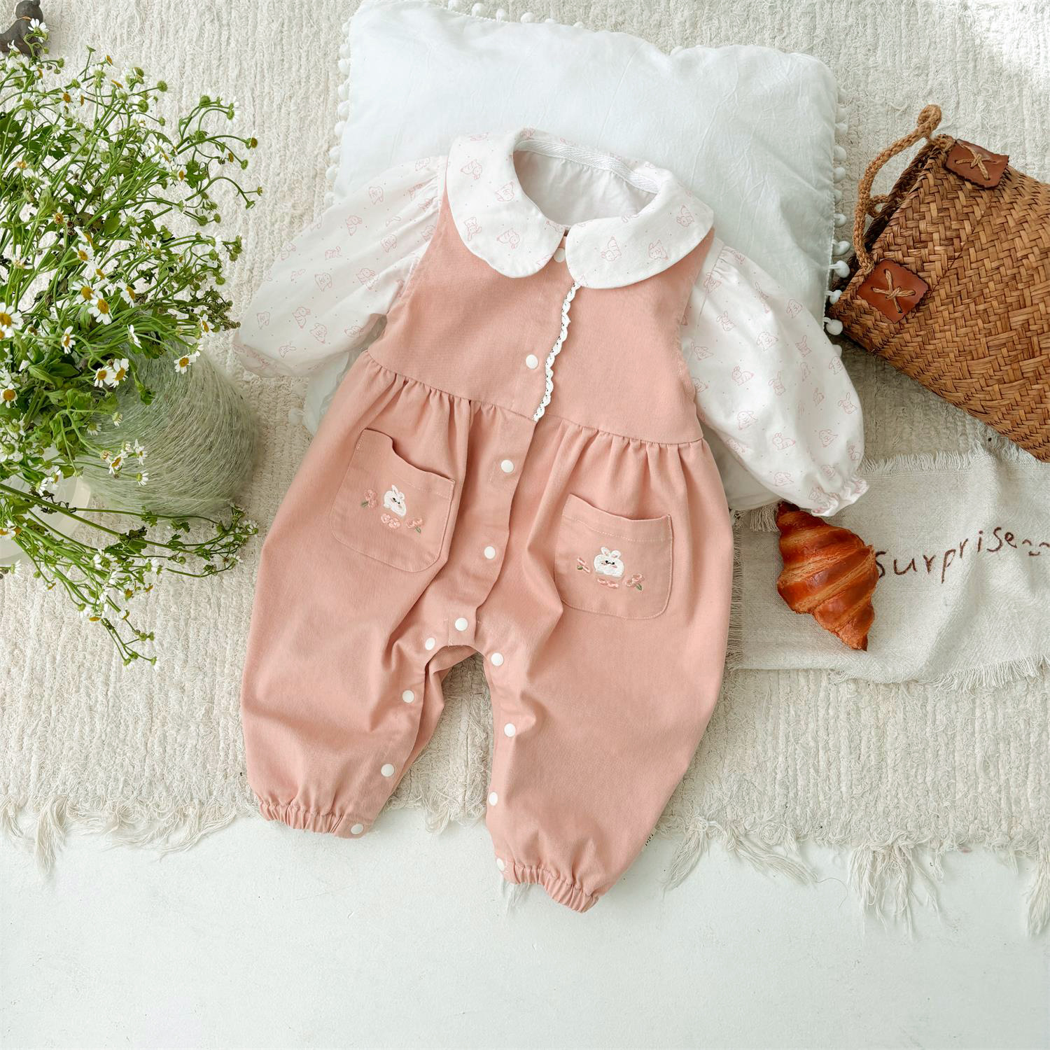 2025 primavera baby baby cuello baby pantalón bordado conejito camisa de fondo traje de bebé femenino de dos piezas traje de salida