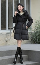 2025冬季高端羽绒服女士中长款收腰新国标90白鸭绒连帽中长款外套