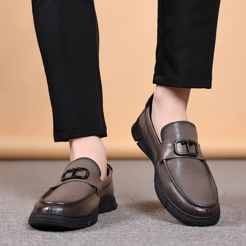 Primavera nueva capa superior de piel de oveja zapatos de cuero casual de los hombres zapatos de guisantes de cuero genuino zapatos de hombre de mediana edad zapatos de una sola capa