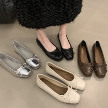 银色单鞋浅口蝴蝶结2026年春季新款法式温柔晚晚风平底瓢鞋女鞋子