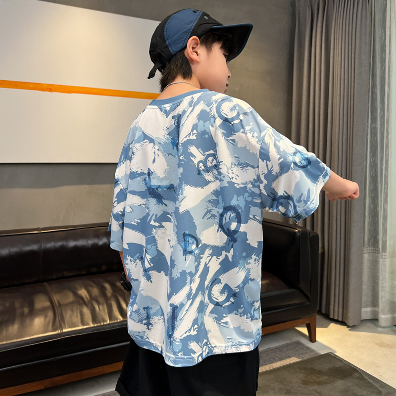 2024 Neit koreanescht Mëttelgrousst Kanner-T-Shirt, trendy cool, lässeg, bequem, reng Kotteng, fiichtegkeetsabsorbéierend_voghion.com