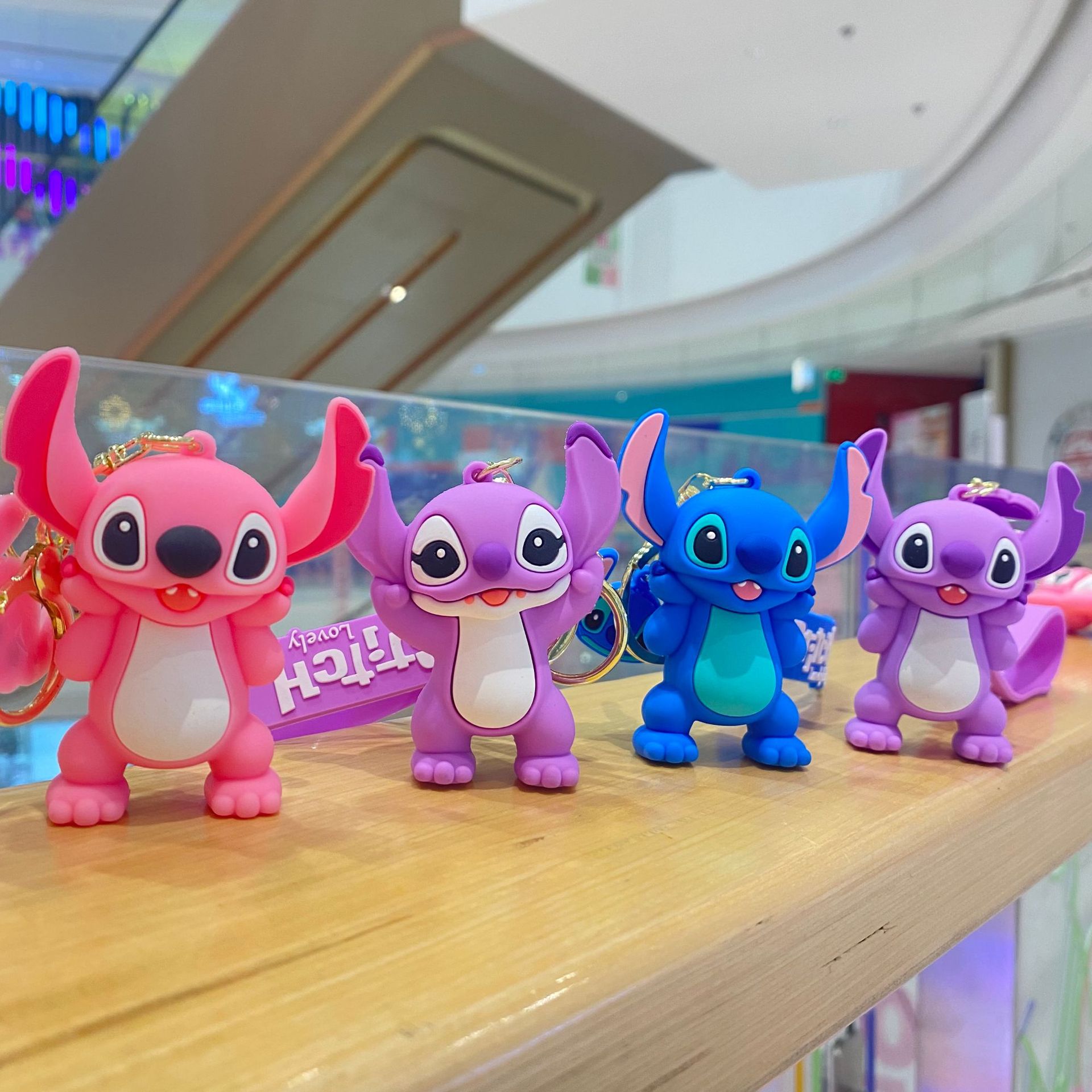 Dibujos Animados puntada llavero lindo muñeca adornos de coche pequeño colgante mochila llavero máquina de la muñeca pequeño regalo