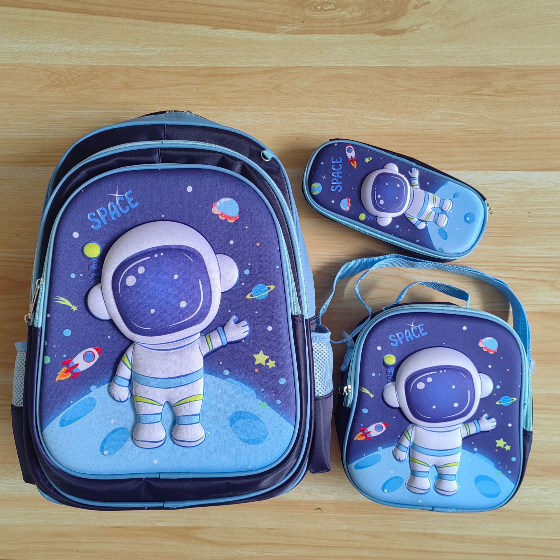 Comercio exterior al por mayor 3D Escuela Primaria estudiante mochila 3-piece set niños dibujos animados mochila lápiz bolsa de almuerzo para grado 1-6