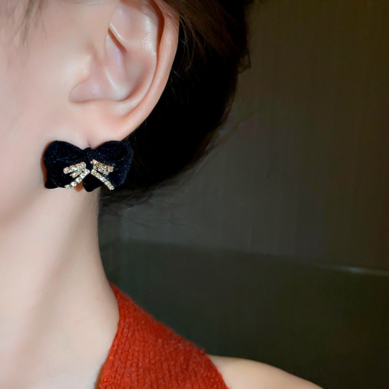 1 Pair Elegant Retro Bow Knot Inlay Alloy Flocking Rhinestones Ear Studs display picture 9