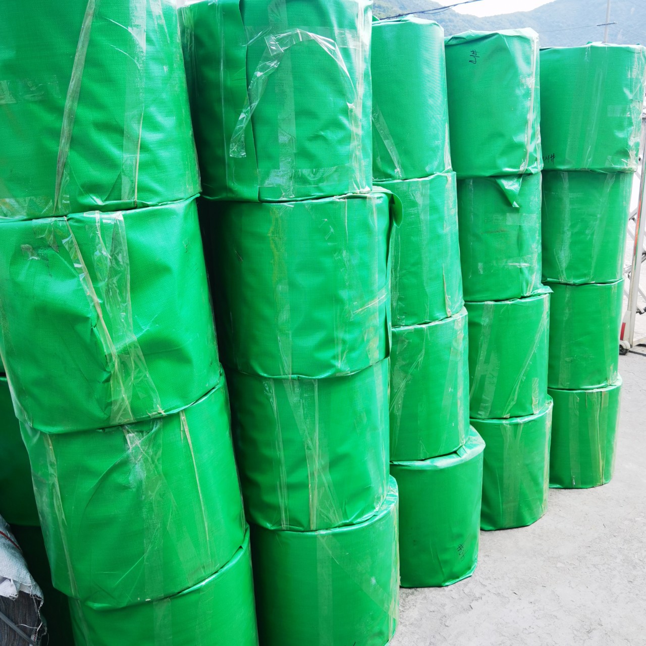 源头厂家生产 购物袋面料布 PE waterproof cloth 排水带布料