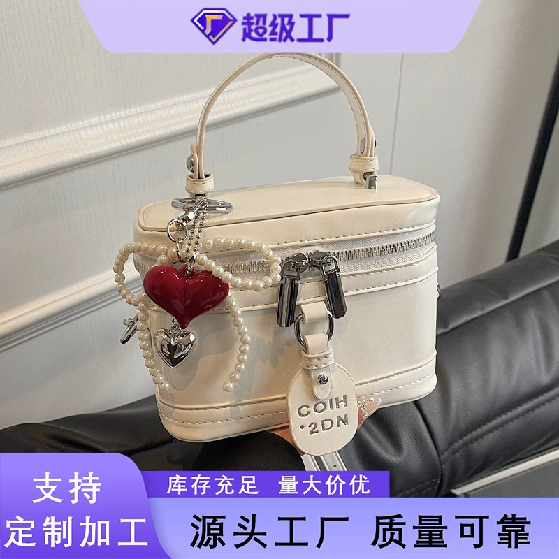 Повседневная текстура небольшая квадратная сумка для весны 2025 новый модный иностранный стиль