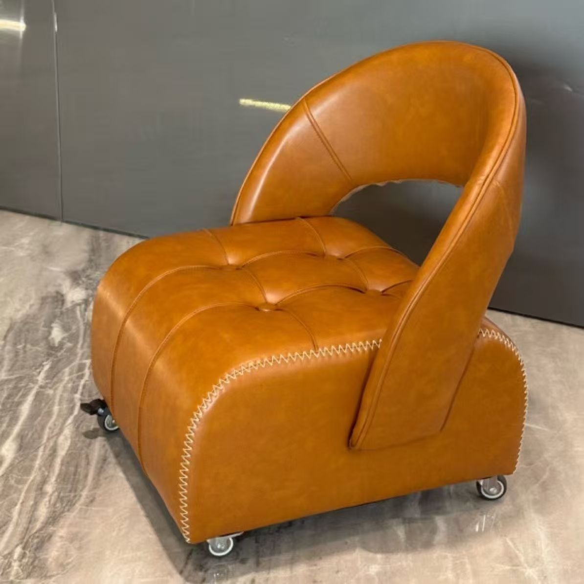 Taburete silencioso con poleas móviles, respaldo de taburete de sofá móvil, taburete doméstico, ruedas universales de cuero de taburete pequeño, taburete bajo en la Sala de estar image 7