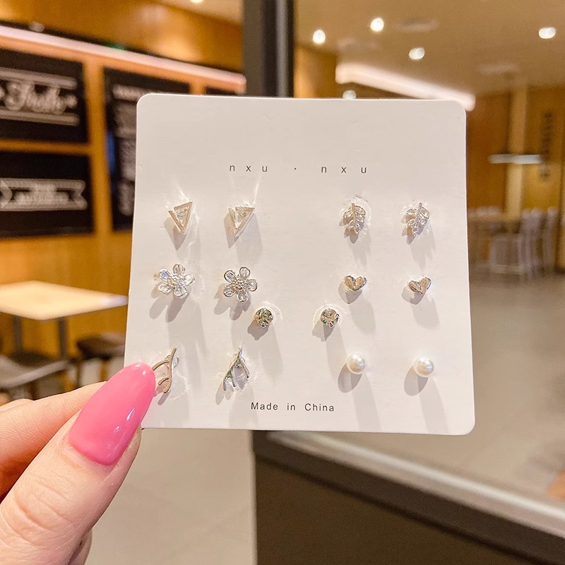 Juego de pendientes 2025 nuevas mujeres de moda simples, compactas, exquisitas, de alta gama, pendientes de celebridades de Internet