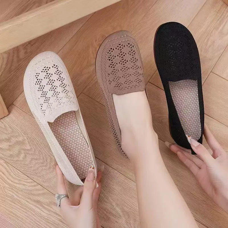Летние дышащие женские туфли из старой пекинской ткани, женские туфли без шнуровки на плоской подошве с сеткой для мам, нескользящие лоферы на мягкой подошве.