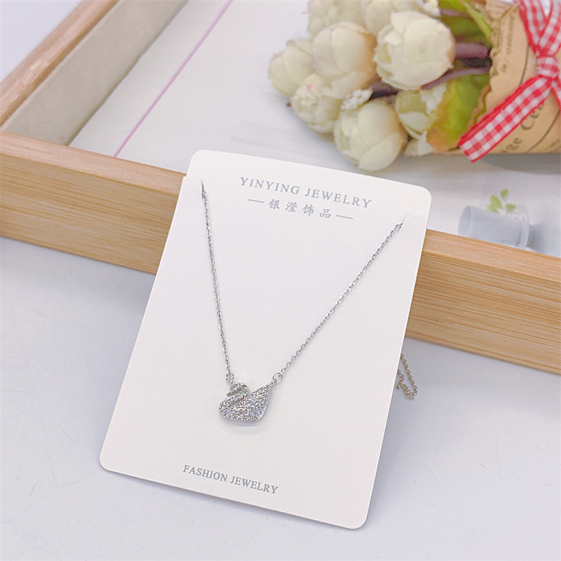 화이트 라인스톤 백조 스타일