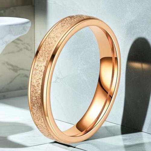 Matte gold ring for men, bold and trendy, light luxury ring for couples, fashionable and colorfast.