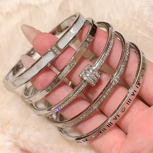 Titanium steel bracelet for girls, high-end diamond-filled stainless steel bracelet, niche, versatile, light, luxurious, non-fading, couple's hand jewelry