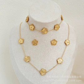 耳环;耳钉;项链