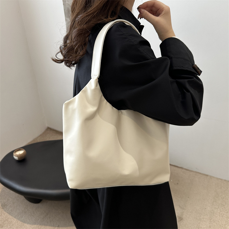 Bolso de cuero suave de nicho de estilo caliente para mujer 2024 nuevo estilo florido moda retro estilo occidental bolso de hombro para axila bolso de mensajero